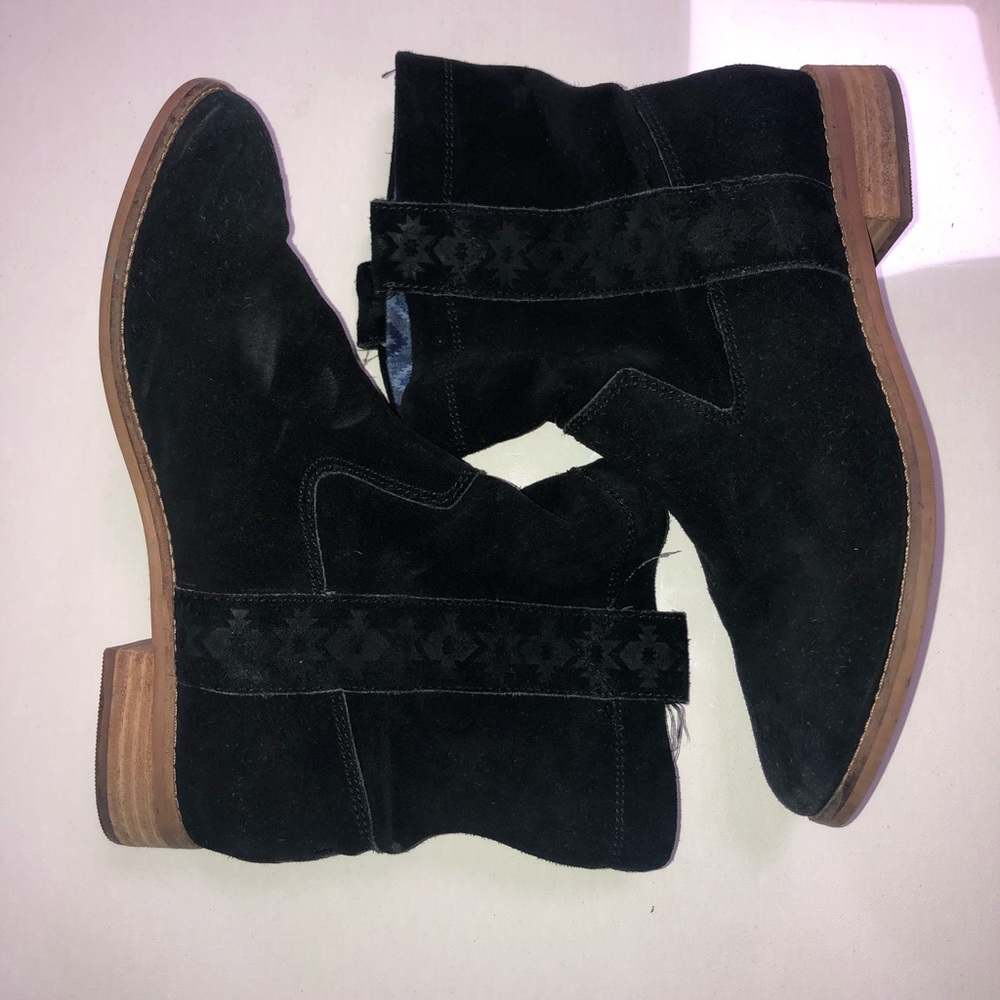 Toms suede boots